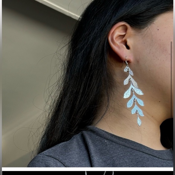 HOST PICK 2024 LOOKBOOK POSH PARTY!! GOLD/SILVER LEAF DROP EARRINGS - Picture 7 of 10